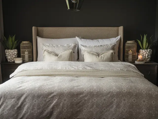 Halvor Bakke Agira sengeteppe 70x260 Beige 