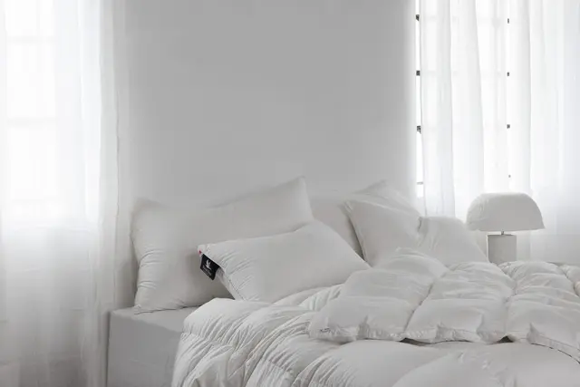 Norsk Dun 90 % andedunpute Høy 50x70 760g 3-kammer 