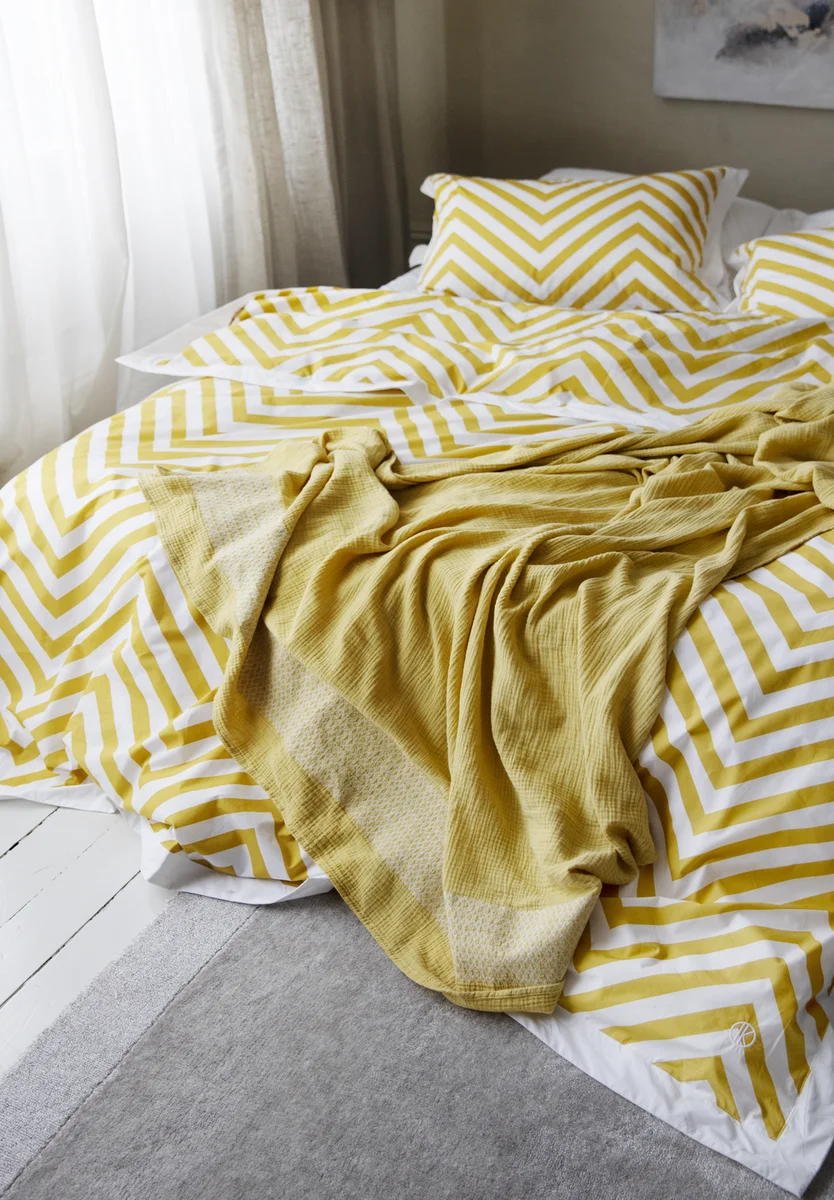 Tone Kroken Le petite sengeteppe 160x220 Gul 
