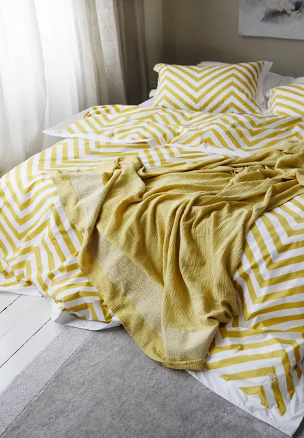 Tone Kroken Le petite sengeteppe 160x220 Gul 